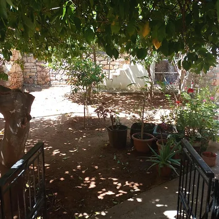 Paradisos Kastellorizou Daire